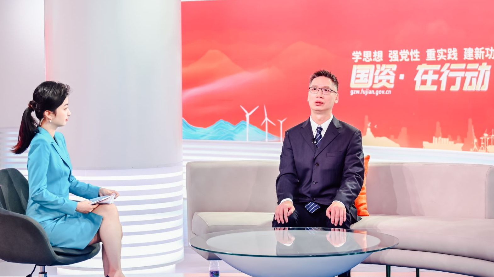 嘉宾接受访谈.jpg