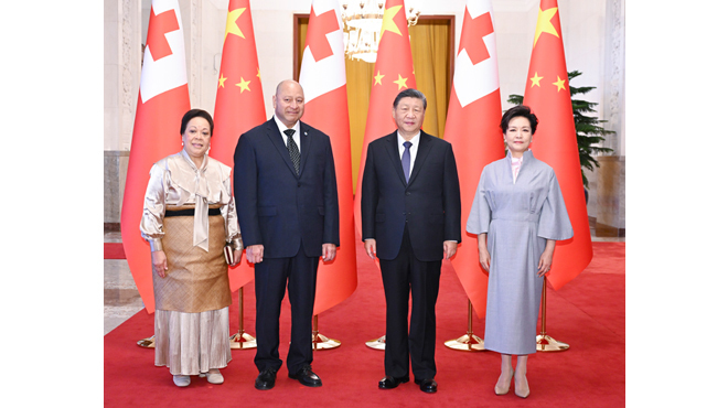 习近平会见汤加国王图普六世