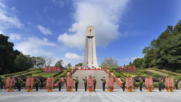 烈士纪念日向革命烈士敬献花篮仪式在福州举行