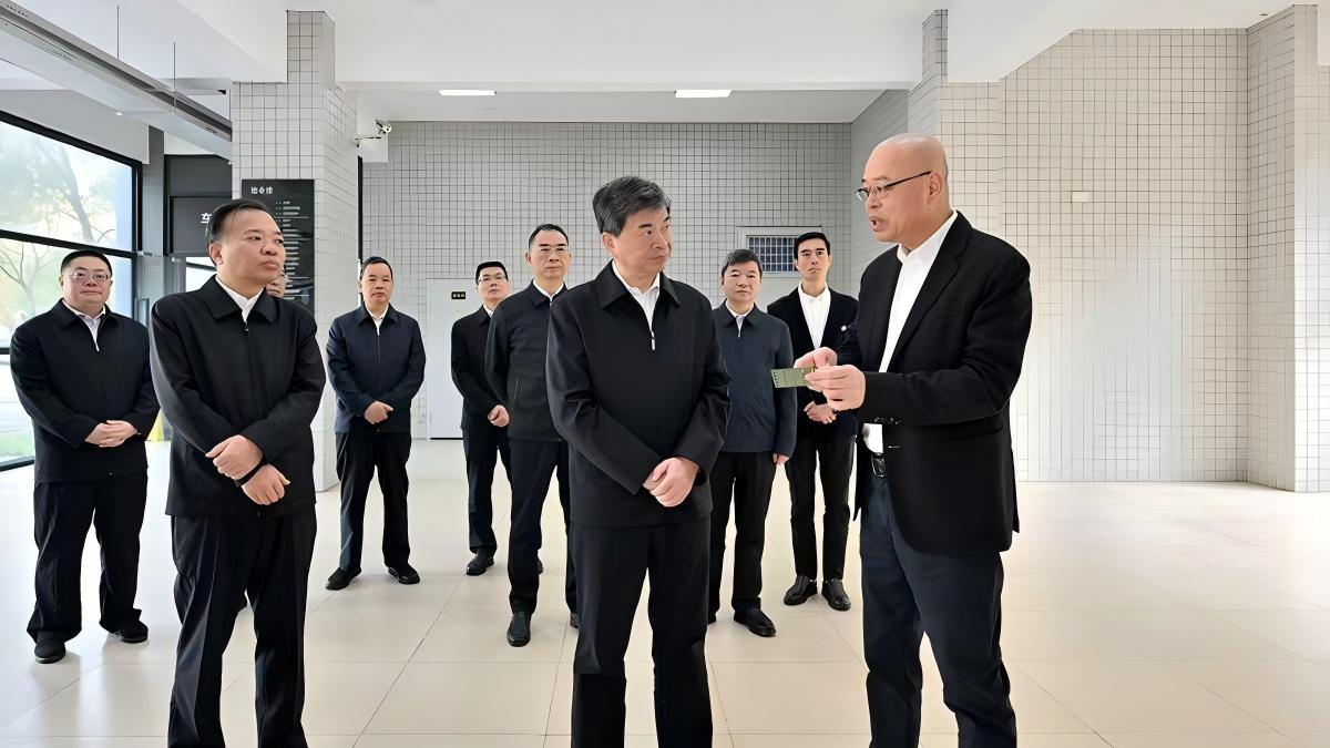 周祖翼在民办高校调研并召开座谈会