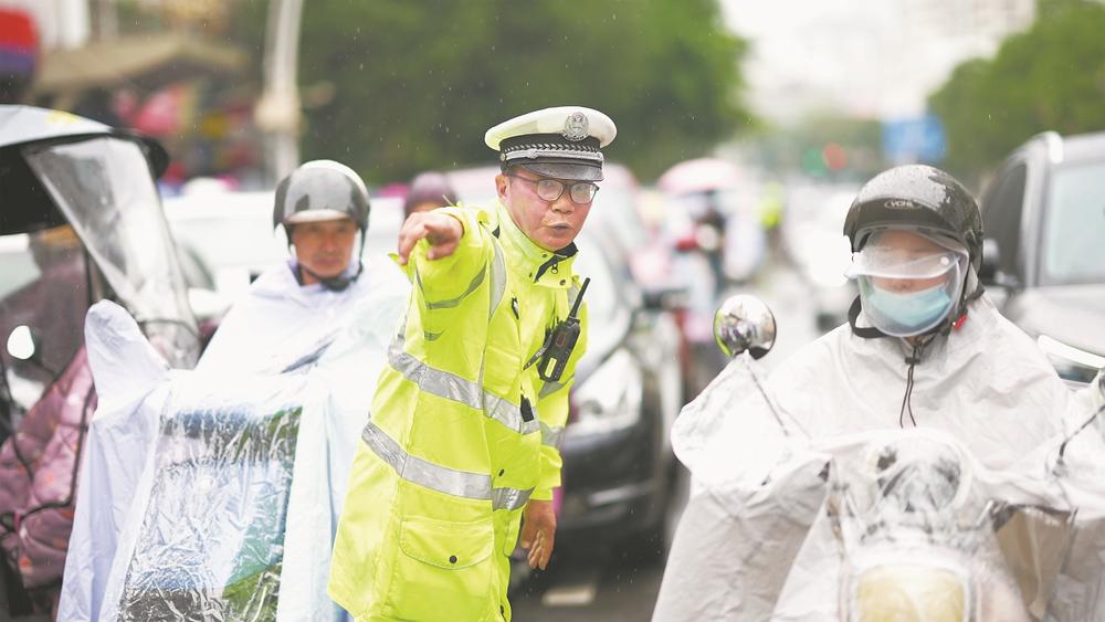 全力防范应对暴雨天气