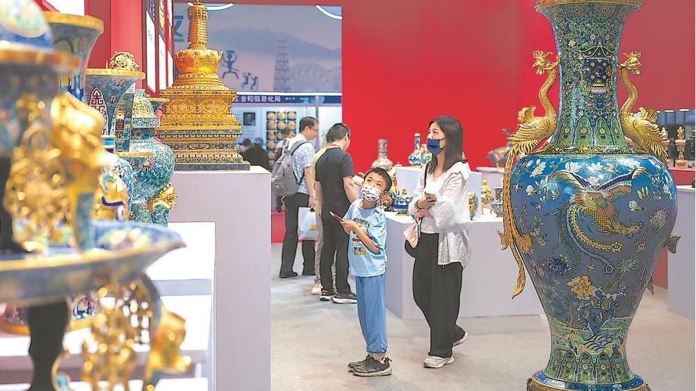 第五届中国工艺美术博览会在福州举行
