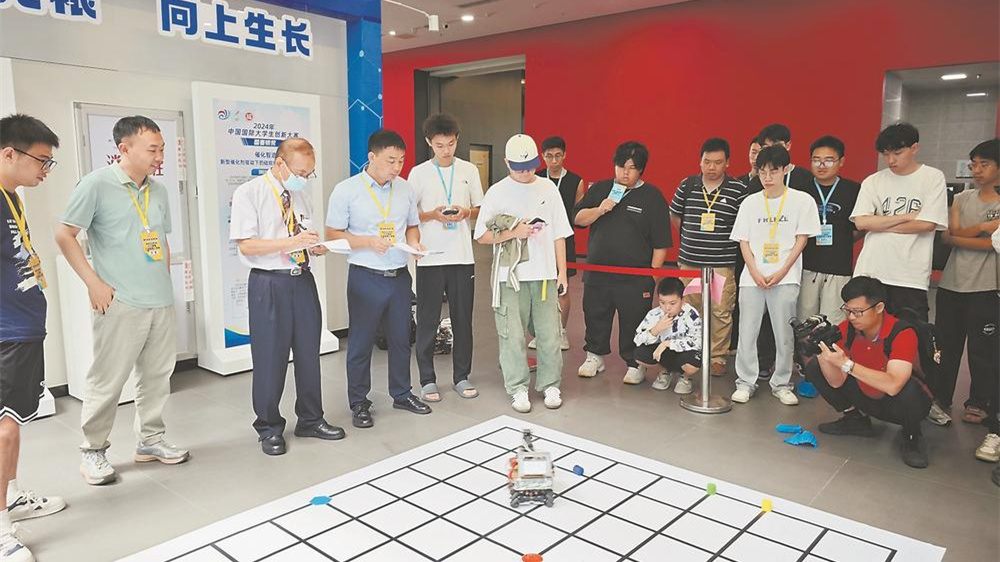 两岸学子开展工业机器人竞赛