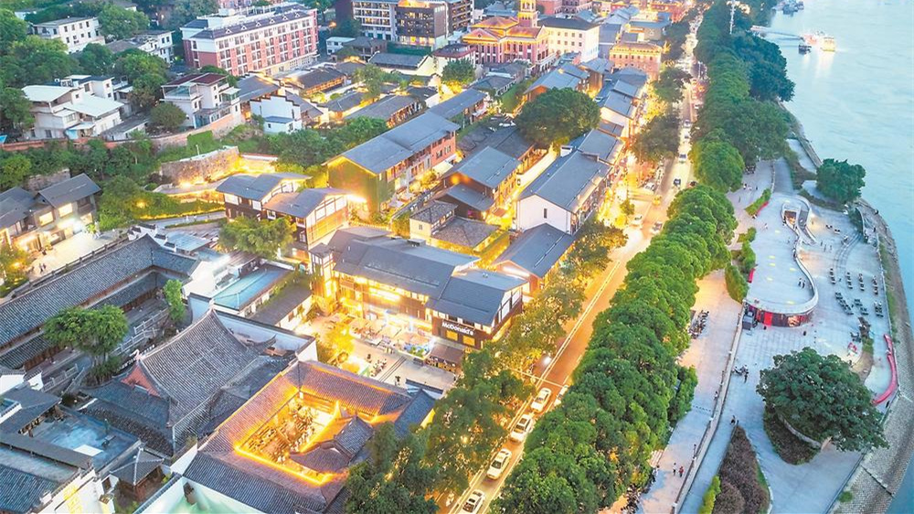 福州：夏夜的烟台山历史文化街区人流如织