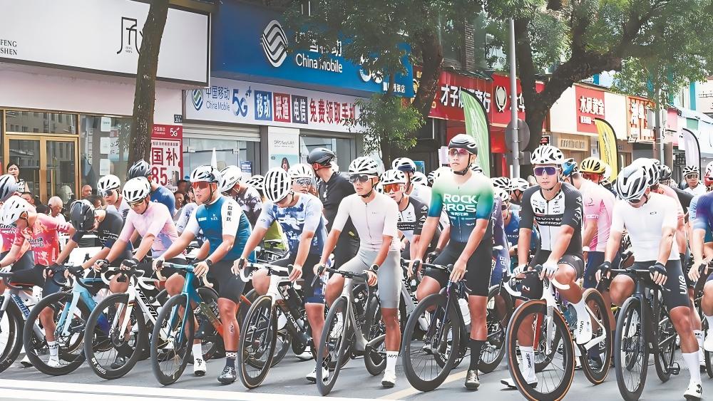 第六届南平市自行车公开赛暨2025年福建省自行车联赛（松溪站）在松溪县开赛