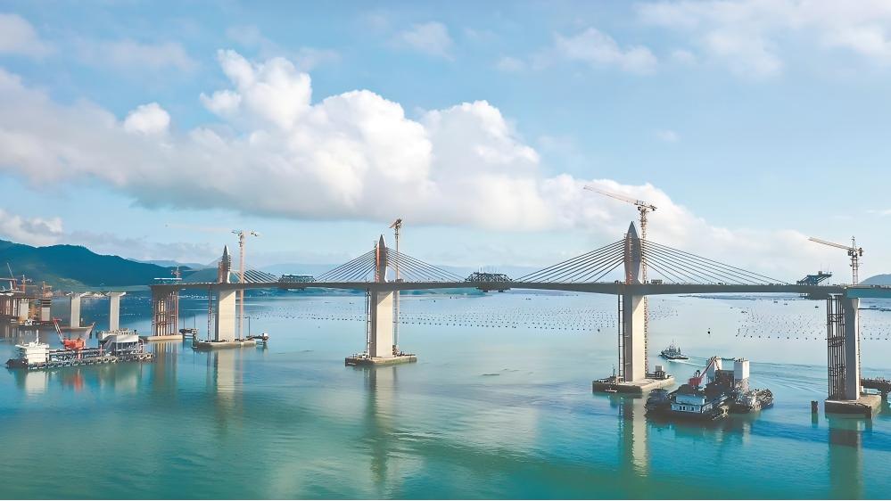 东吾洋特大桥主墩成功合龙