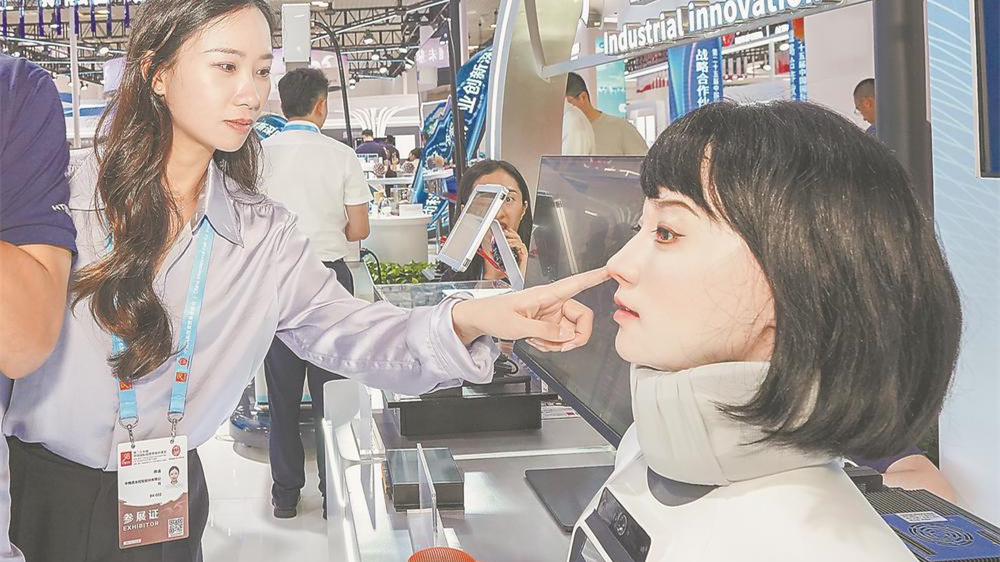 厦门大学展出的“思源超仿生机器人”
