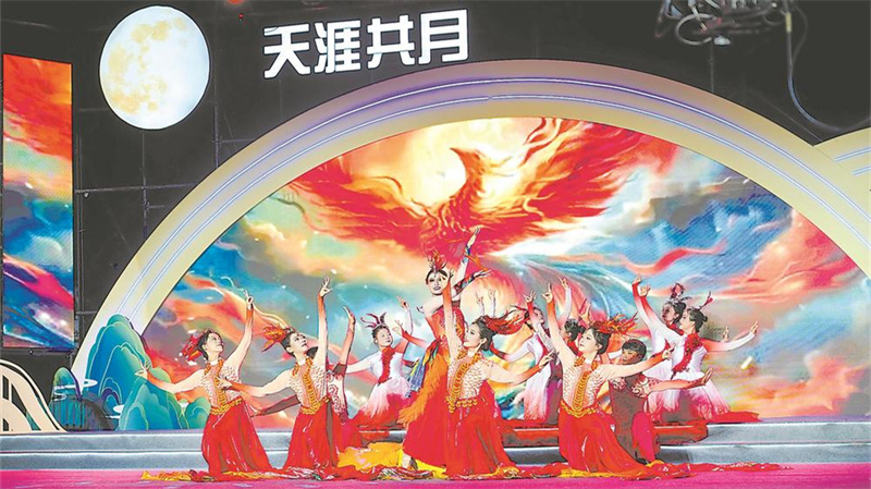 第六届海峡客家中秋晚会在龙岩市龙津湖公园举行