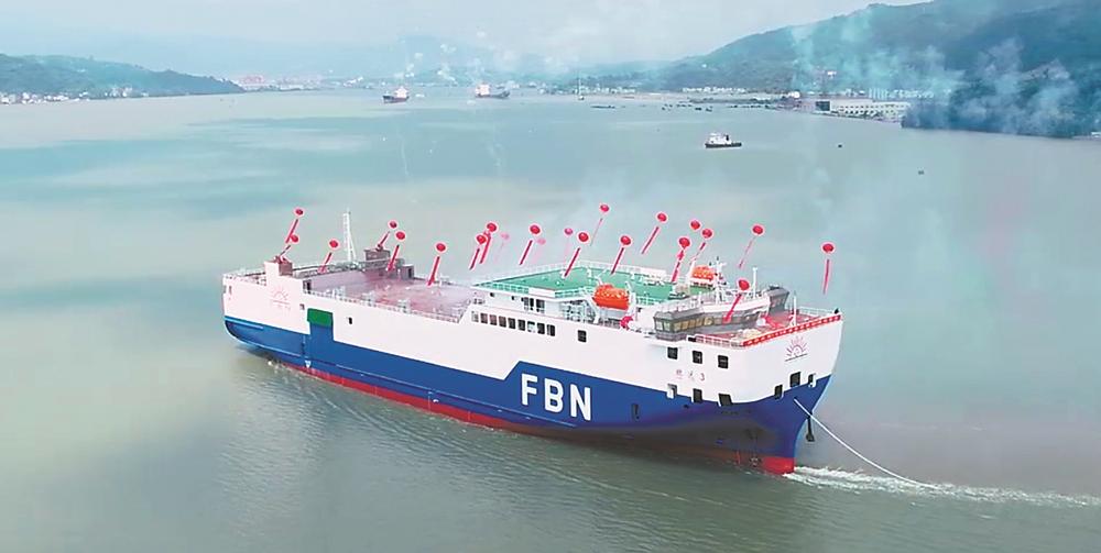 滚装船“鹏远3”轮从船厂完成吉水
