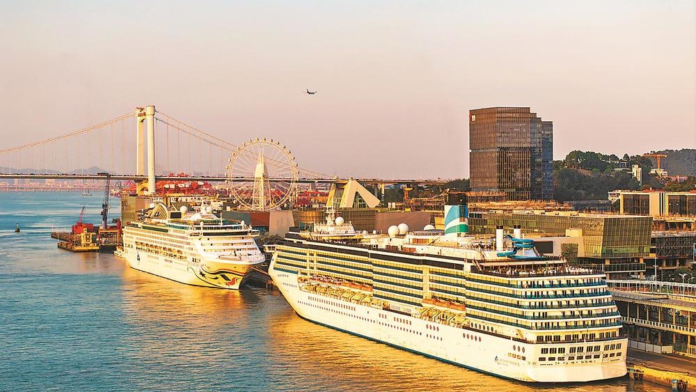 厦门港再迎双轮同靠