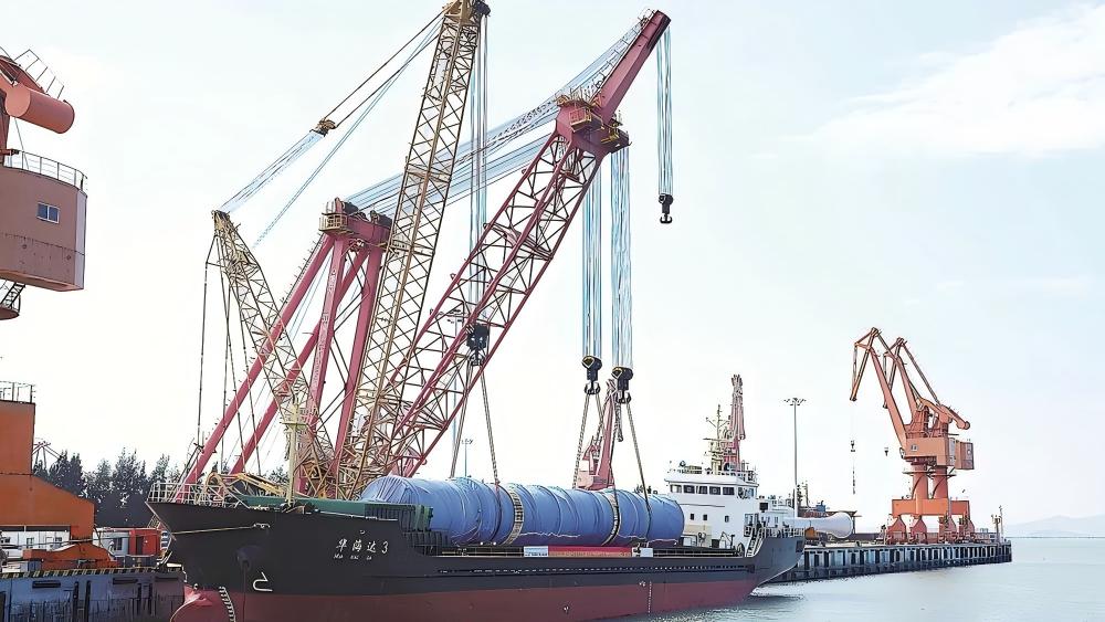 全球产能最大HDPE干燥机运抵古雷