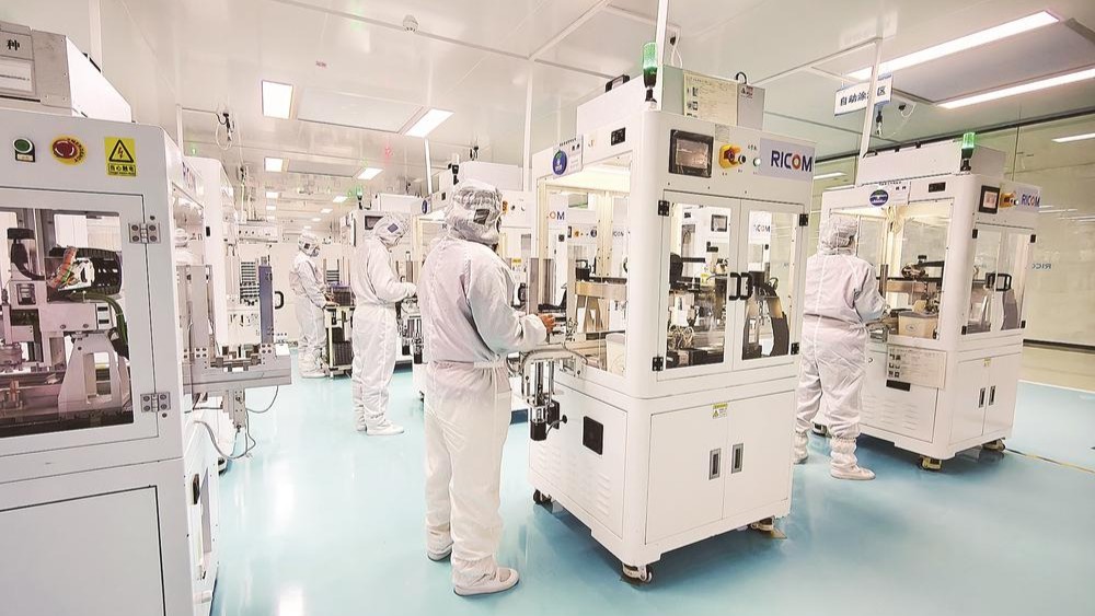 福光股份安防变焦镜头生产车间