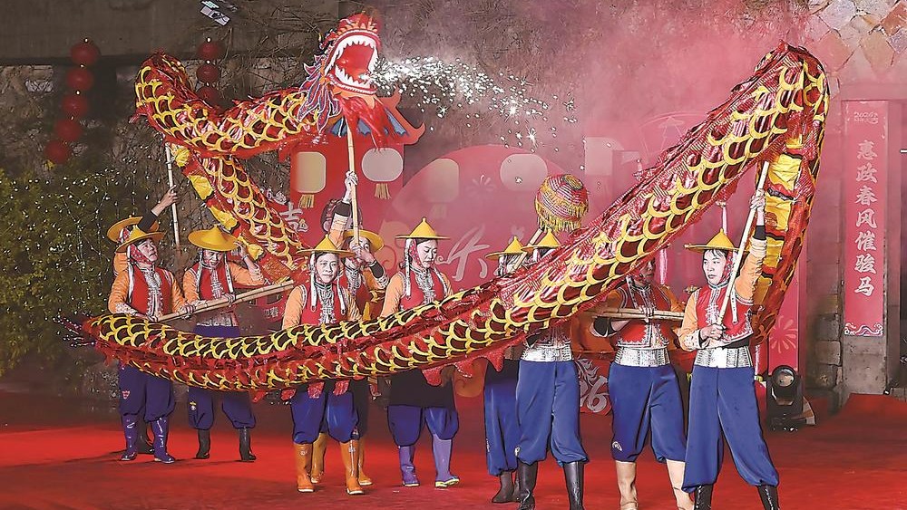 千盏花灯映惠女 一袭春雨润元宵