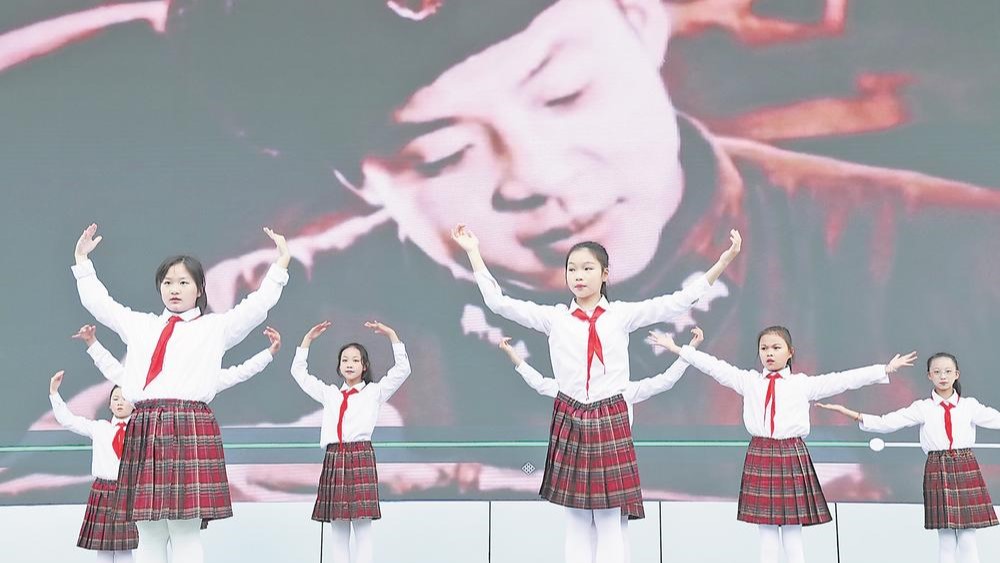 “开学第一课”传承雷锋精神