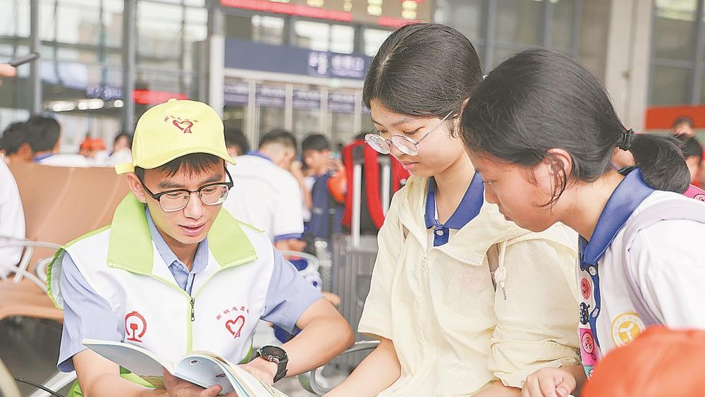 动车护航学子跨省研学