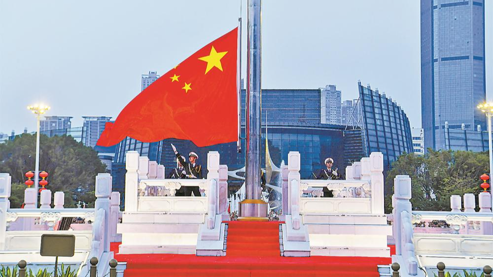 福州五一广场举行升国旗仪式