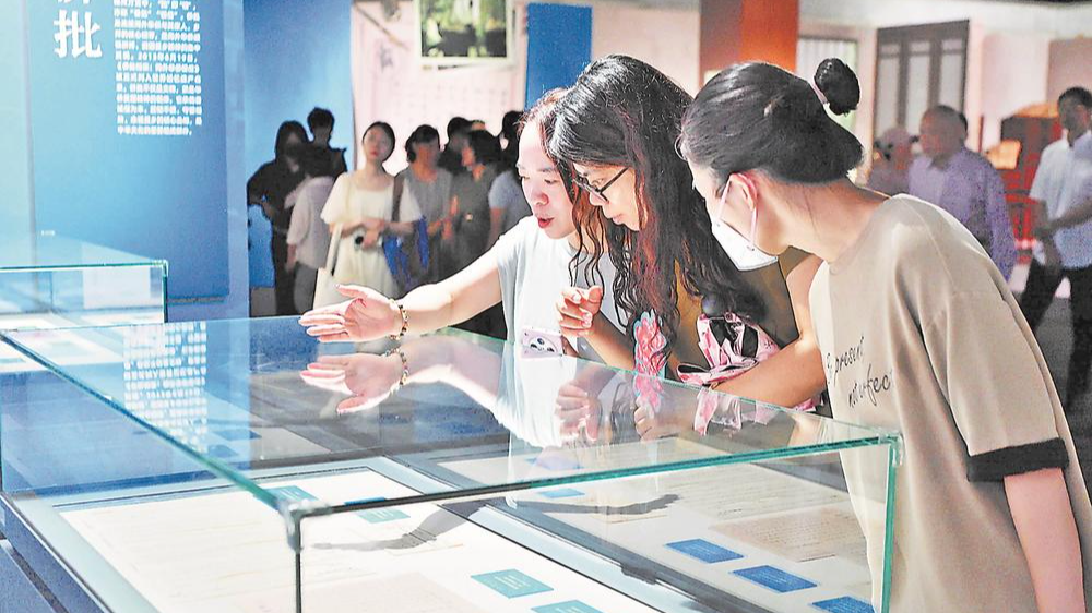 “江海万里不觉远——《给阿嬷的情书》电影道具及侨批文物特展”在厦门陈嘉庚纪念馆开幕