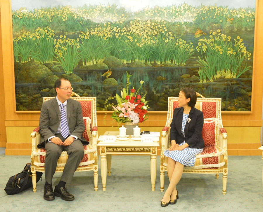 vice governor guo ningning meets with consul-gene