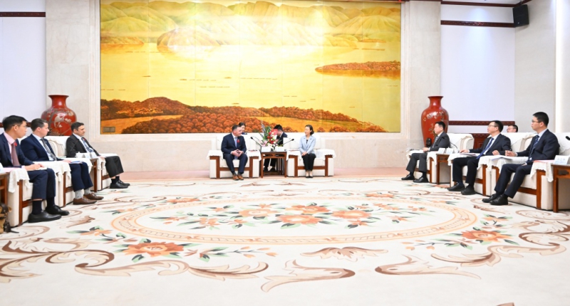 Guo Ningning Meets with Delegation from Nova Scotia of Canada