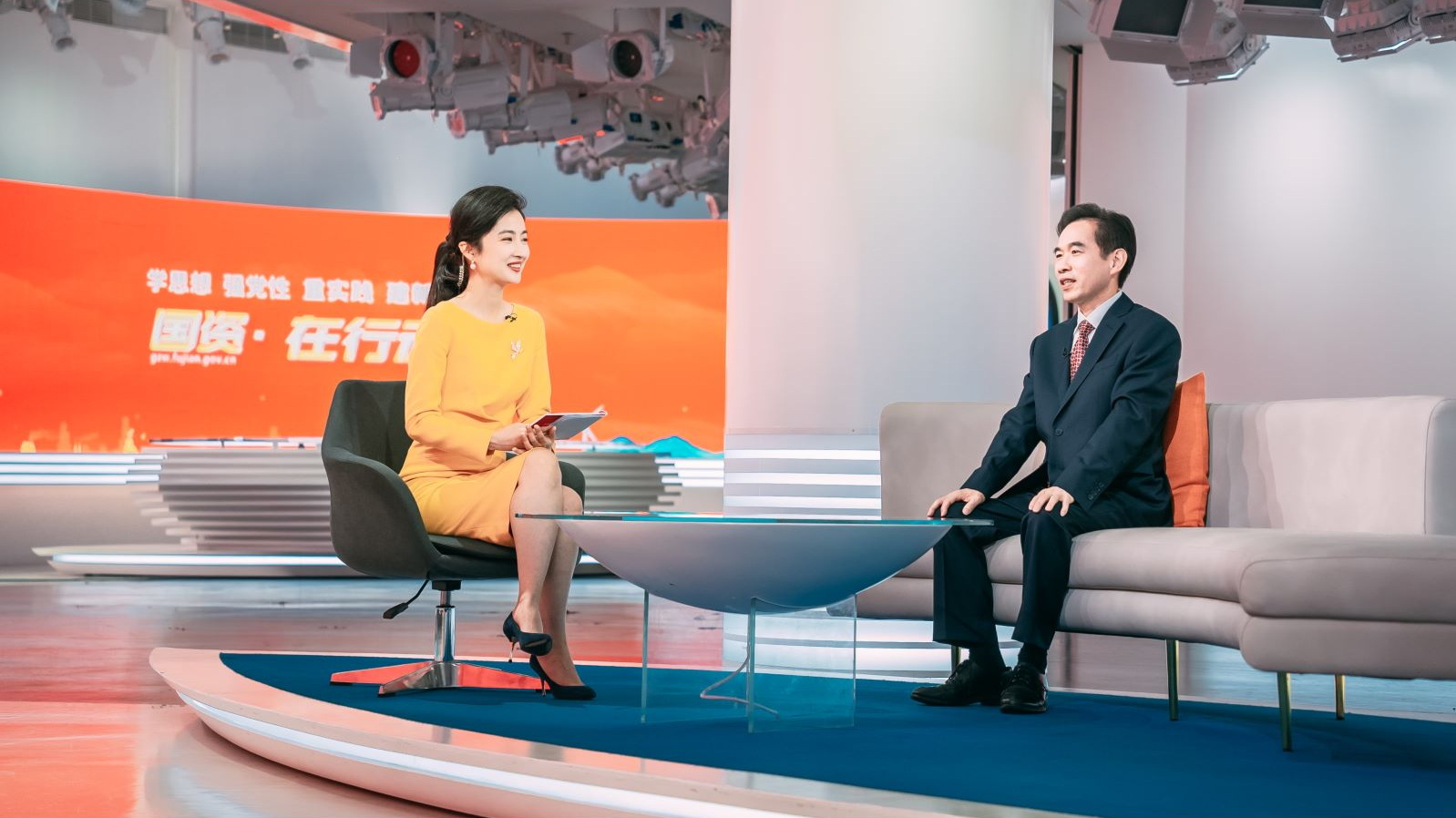 嘉宾接受访谈.jpg