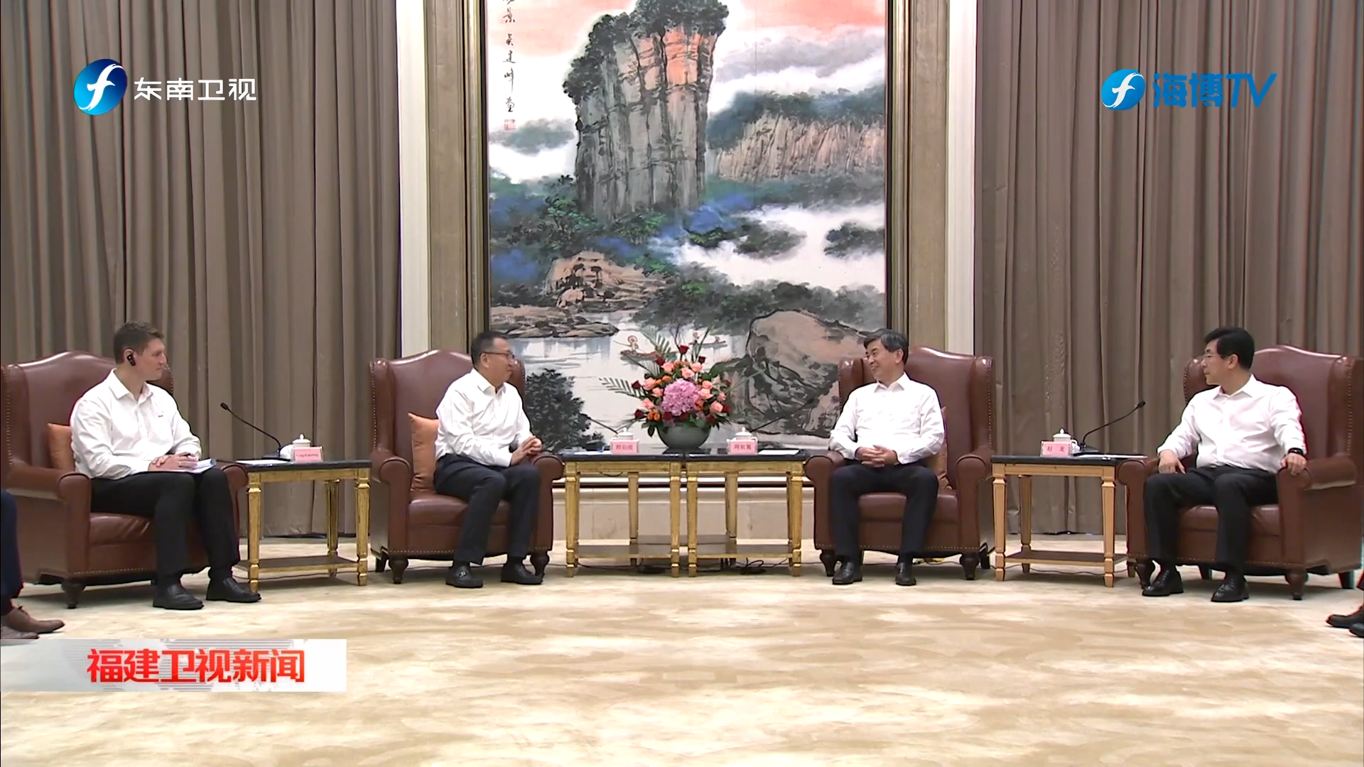 周祖翼赵龙会见百威亚太首席执行官程衍俊