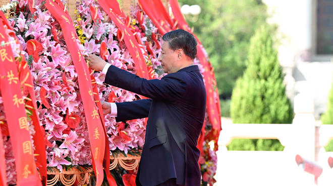 习近平等党和国家领导人出席烈士纪念日向人民英雄敬献花篮仪式