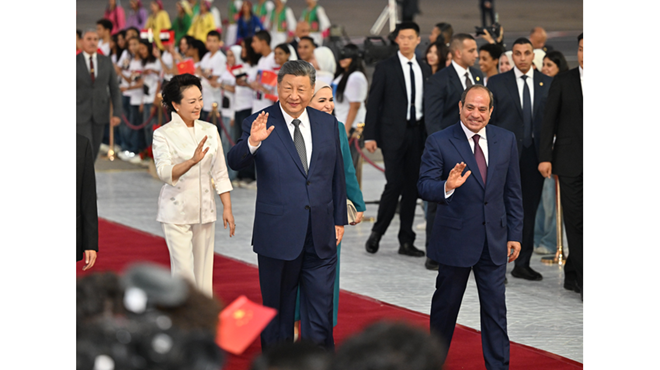 习近平抵达开罗对埃及进行国事访问