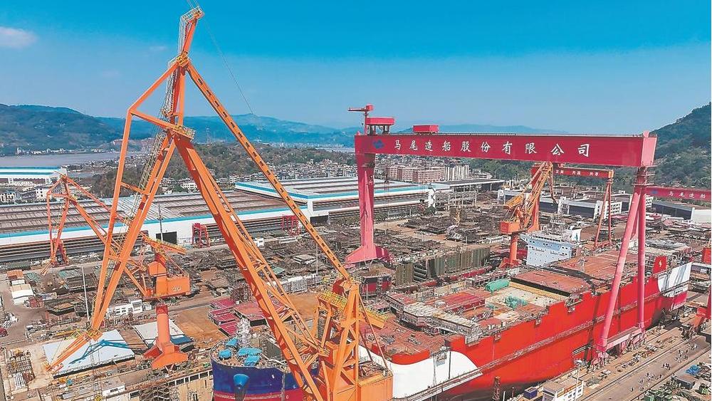 全球最大多用途纸浆船和7500车位双燃料汽车滚装船正在抓紧生产